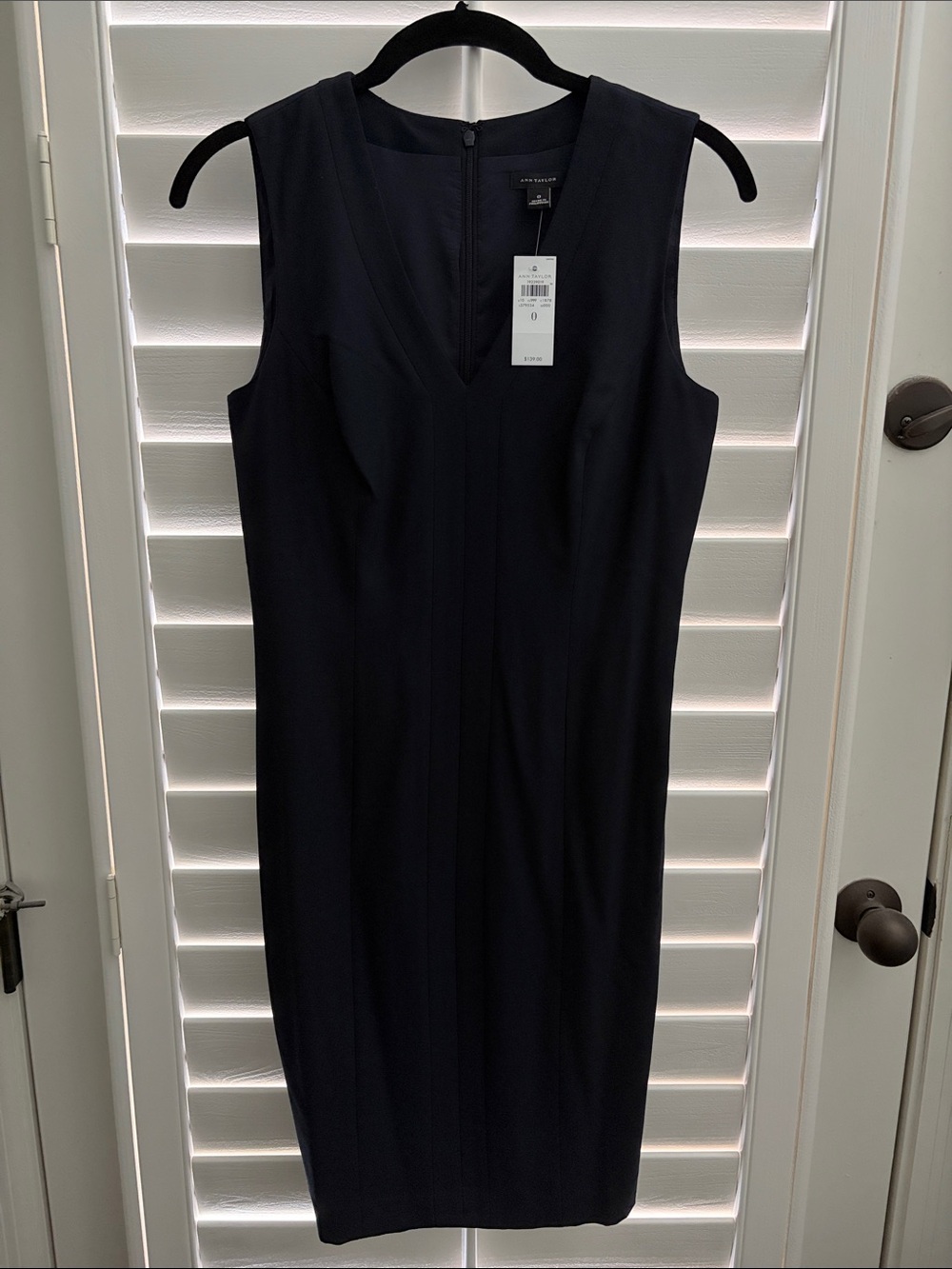 Ann Taylor Size XS Navy Sleeveless V‑Neck Sheath Dress